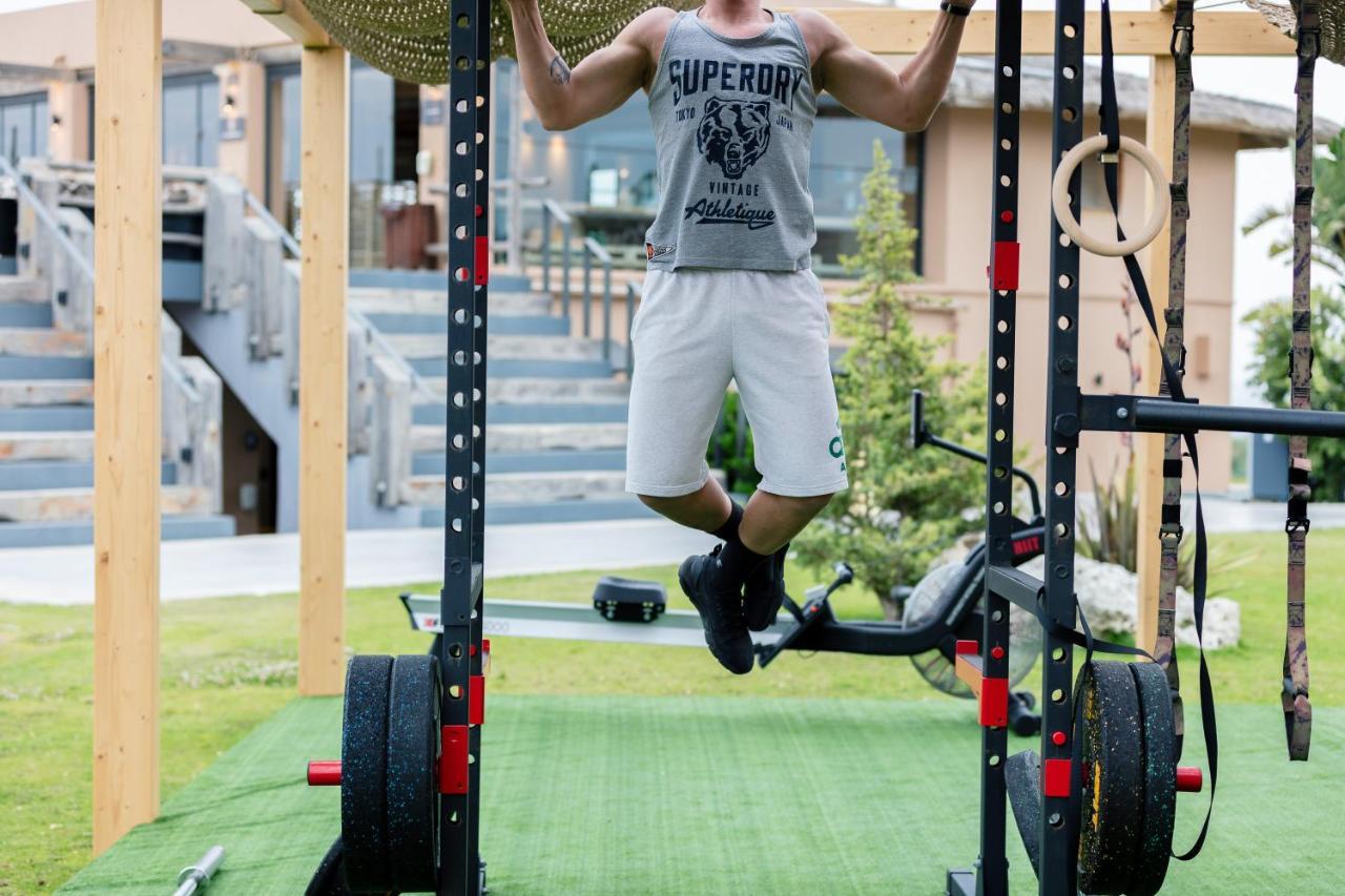 La Mer Resort & Spa - Adults Only Джорджополис Екстериор снимка A man performing a one-arm pull-up