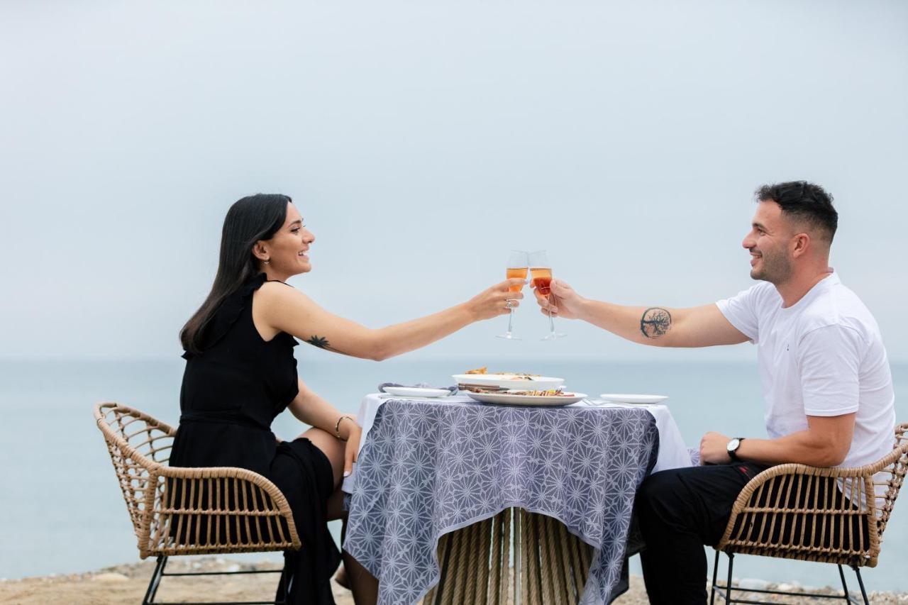 La Mer Resort & Spa - Adults Only Джорджополис Екстериор снимка A couple toasting with wine